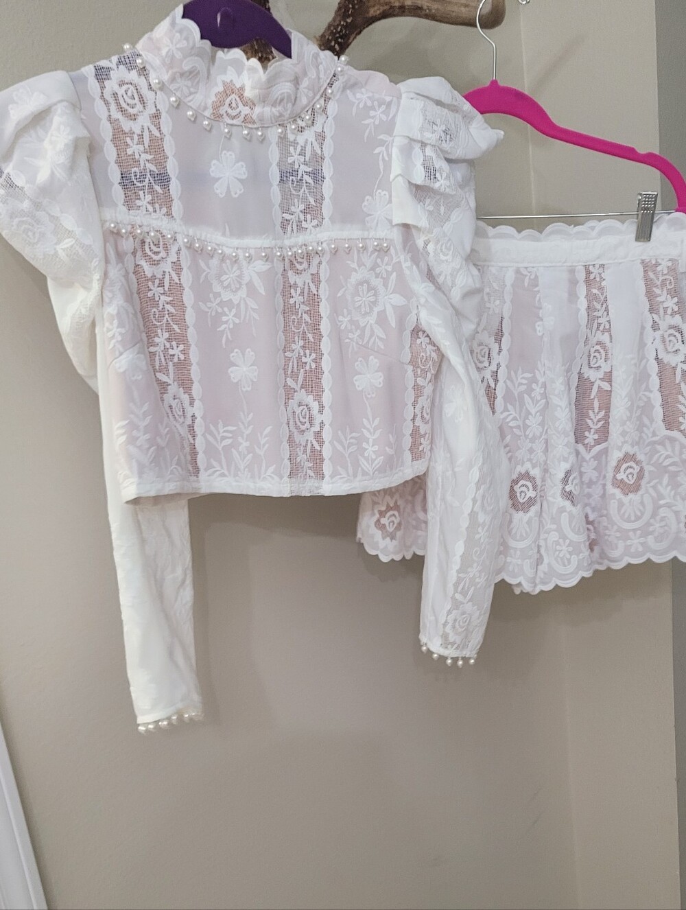 Elliatt Jimena Top and Shorts Set, Small. Crop Top. White Set Pearl And Lace.